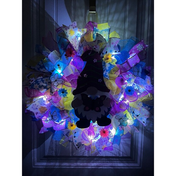 SOLD - Handmade Spring/ Summer Daisy Butterfly Gnome Prelit Ribbon Wreath 22 in - Picture 9 of 11